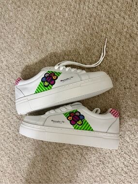 Britto Women’s Flower Sneakers New In Box